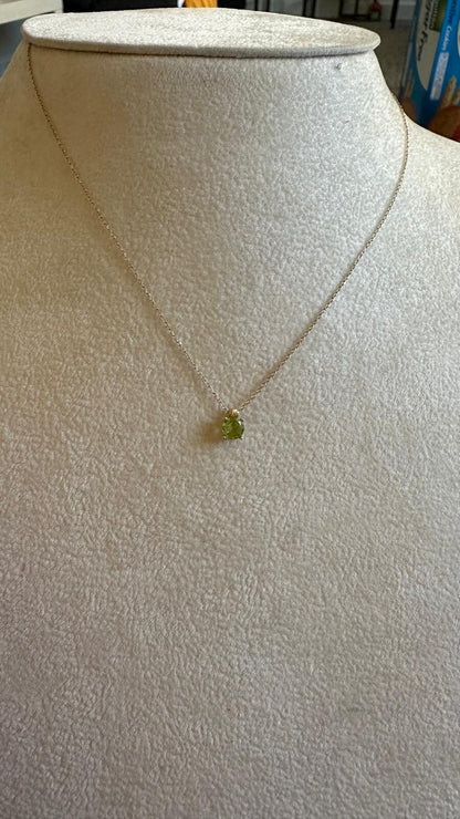 18k Gold pendant August Birthstone Necklace, Peridot Green Pendant, 18K Gold, Wife Gift, Personalized Round Necklace, Bridesmaid, Mom Gift