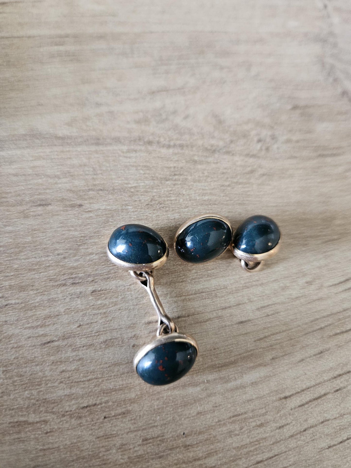 Elegant Vintage Cufflinks in 14K Gold – Green Gemstone with Red Accents, Classic Men's Style, gift for him